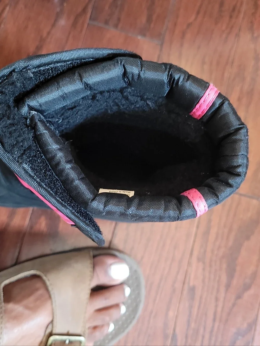Ozark Trail girls Black and Pink Winter Snow Boots. Size 1